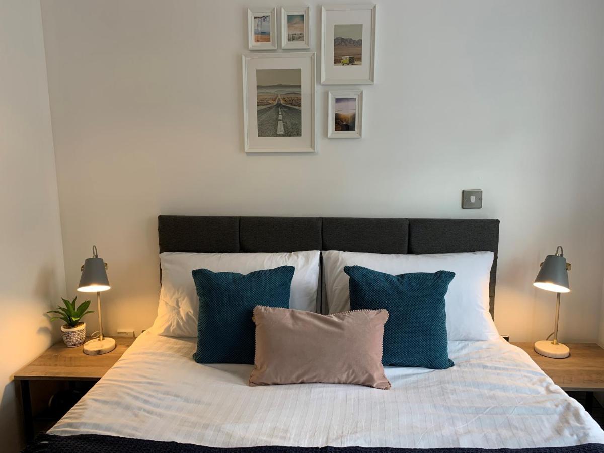 Stylish & Spacious 3 Bed House With 2 Free Car Parking Spaces Villa Appledram Exterior photo