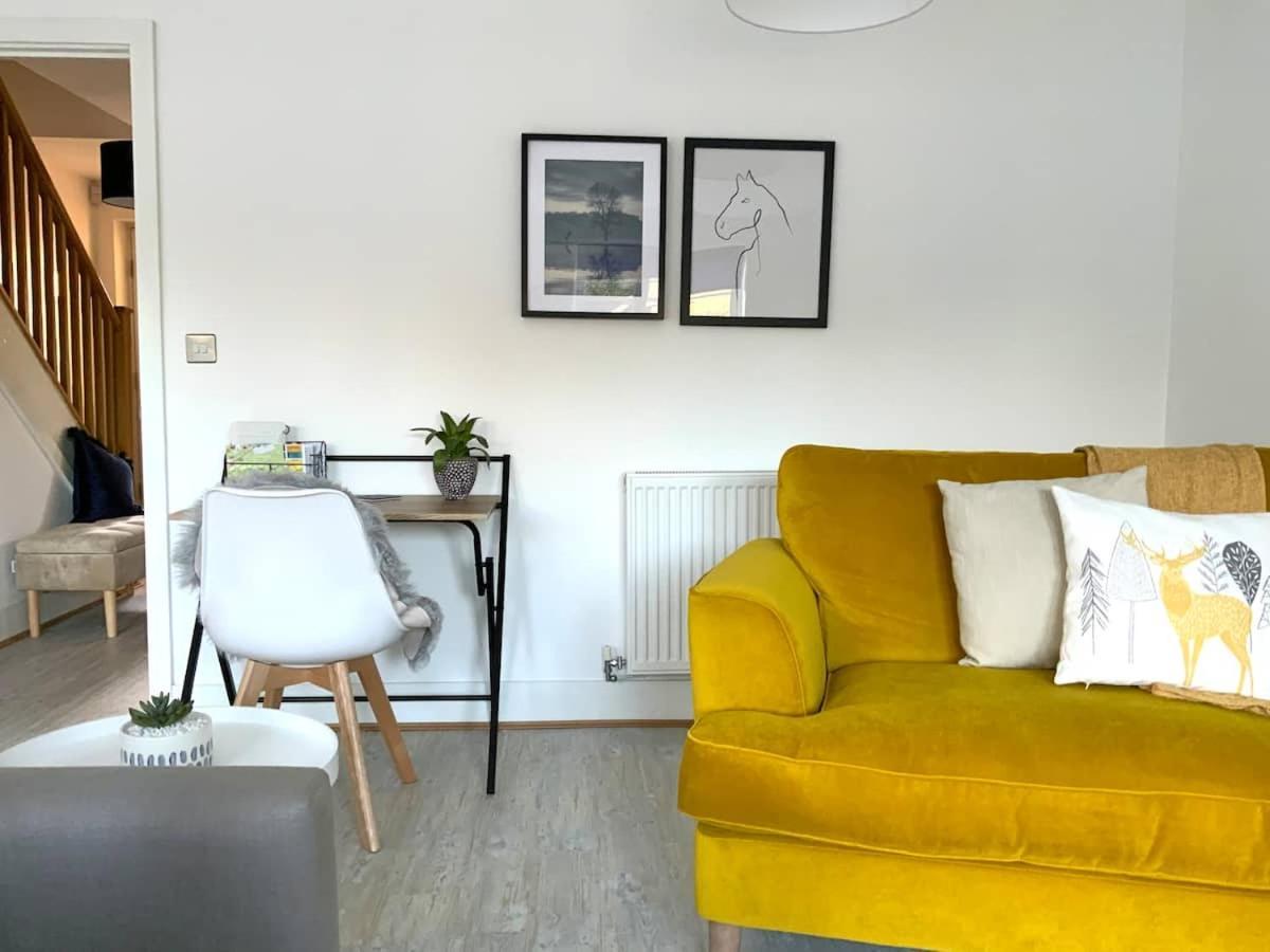 Stylish & Spacious 3 Bed House With 2 Free Car Parking Spaces Villa Appledram Exterior photo